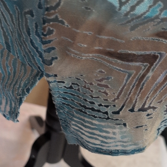 Abstract Patterned Button-Up Shirt - Picture 5 of 5